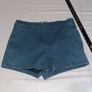 𝅺Free People  size 31 high waisted jean shorts with side zip ,stretch